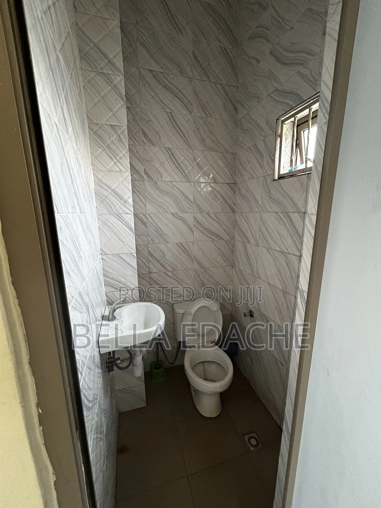Shop for Rent in Mabushi