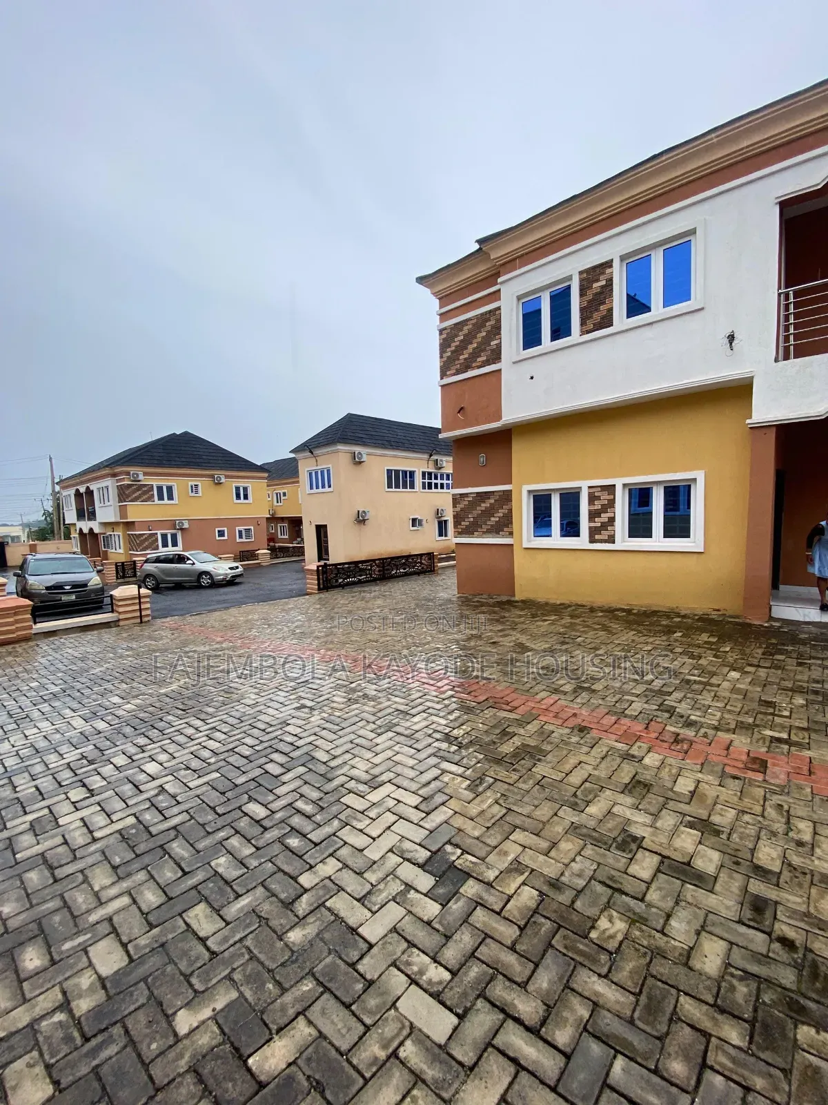 4bdrm Duplex in Whc Building, Jericho for sale in Jericho