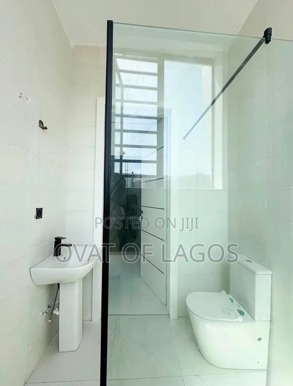 3bdrm Duplex in Ikota for sale in Ikota