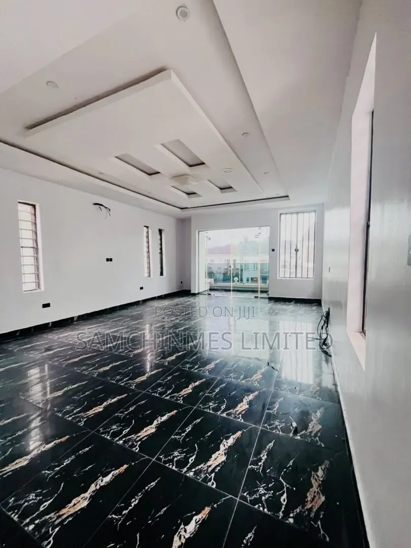 Mini Flat in Ikota for rent in Ikota
