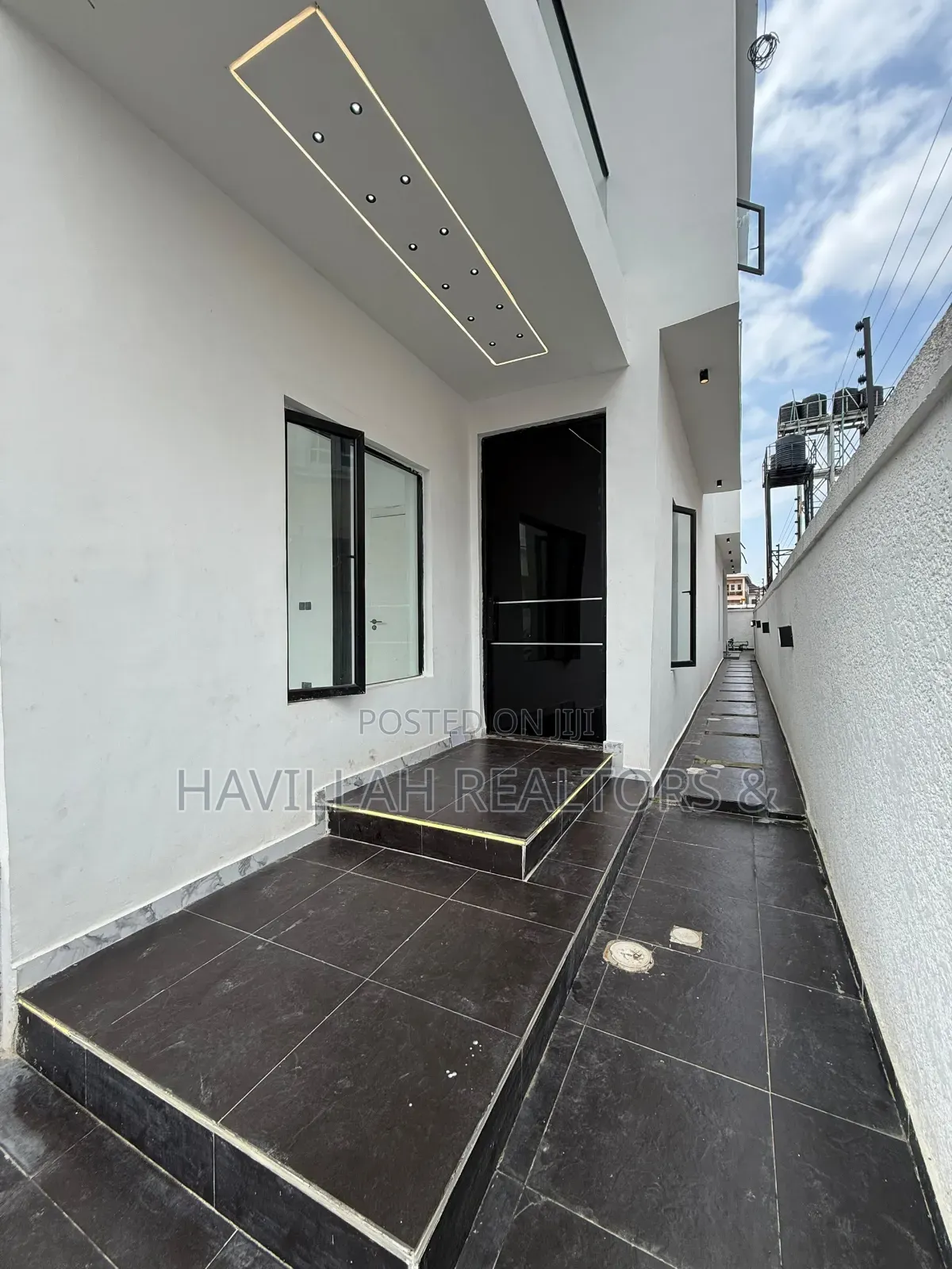 5bdrm Duplex in Ikota for sale in Ikota
