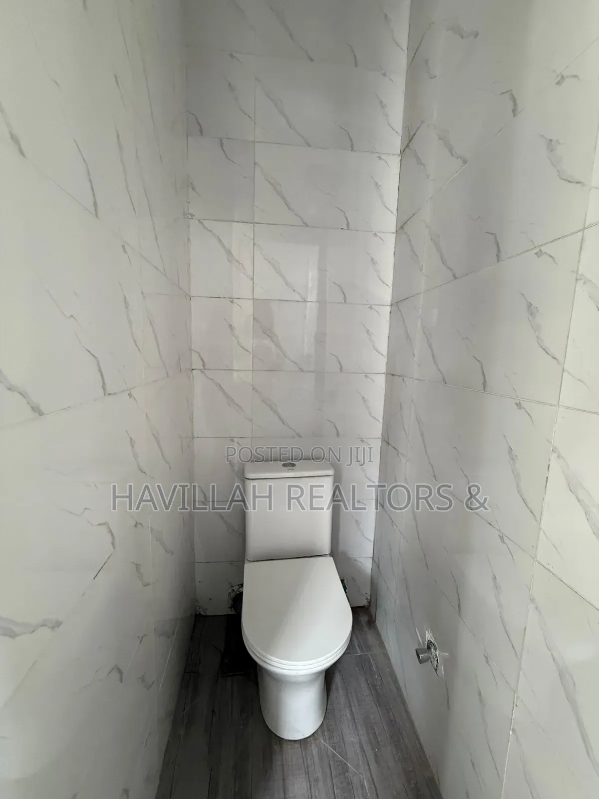 5bdrm Duplex in Ikota for sale in Ikota