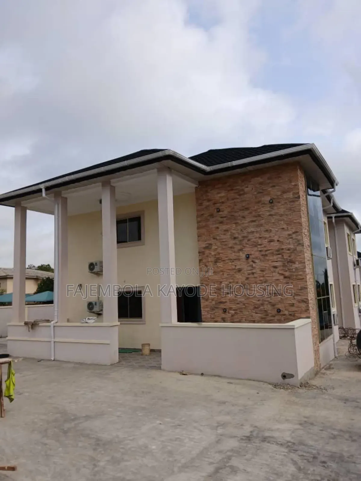 Furnished 4bdrm Apartment in Oladejo Adigun, Jericho for rent in Jericho