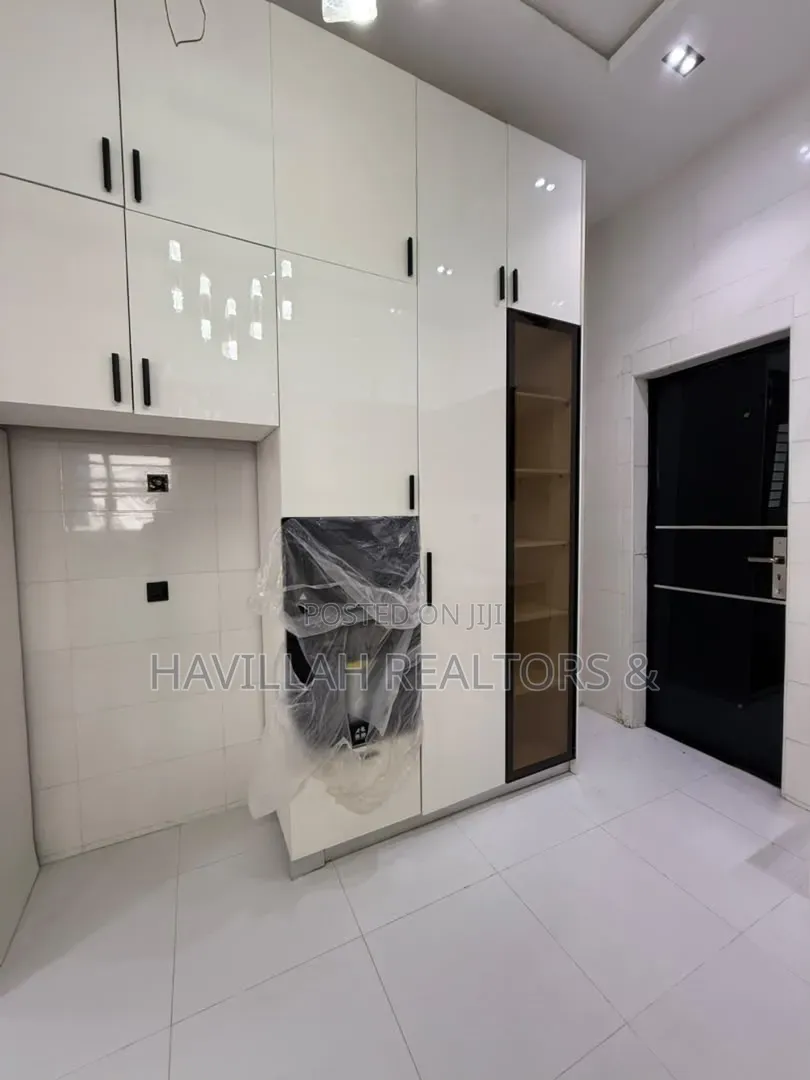 4bdrm Duplex in Lekki Phase 1 for sale in Lekki Phase 1