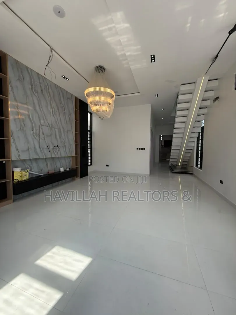 4bdrm Duplex in Lekki Phase 1 for sale in Lekki Phase 1