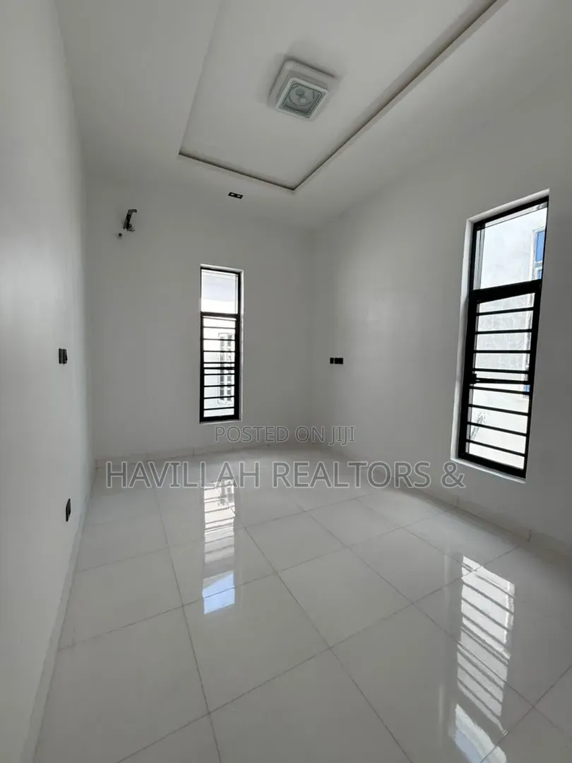 4bdrm Duplex in Lekki Phase 1 for sale in Lekki Phase 1