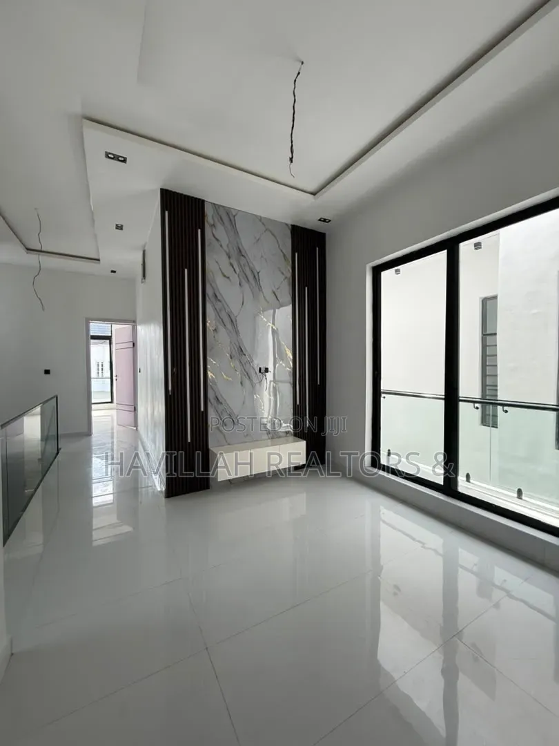 4bdrm Duplex in Lekki Phase 1 for sale in Lekki Phase 1