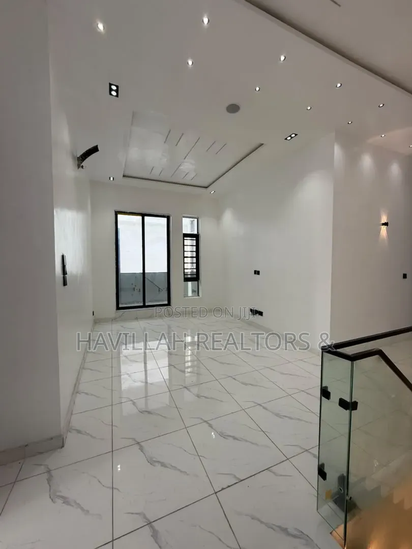 5bdrm Duplex in VGC / Ajah for sale in VGC / Ajah