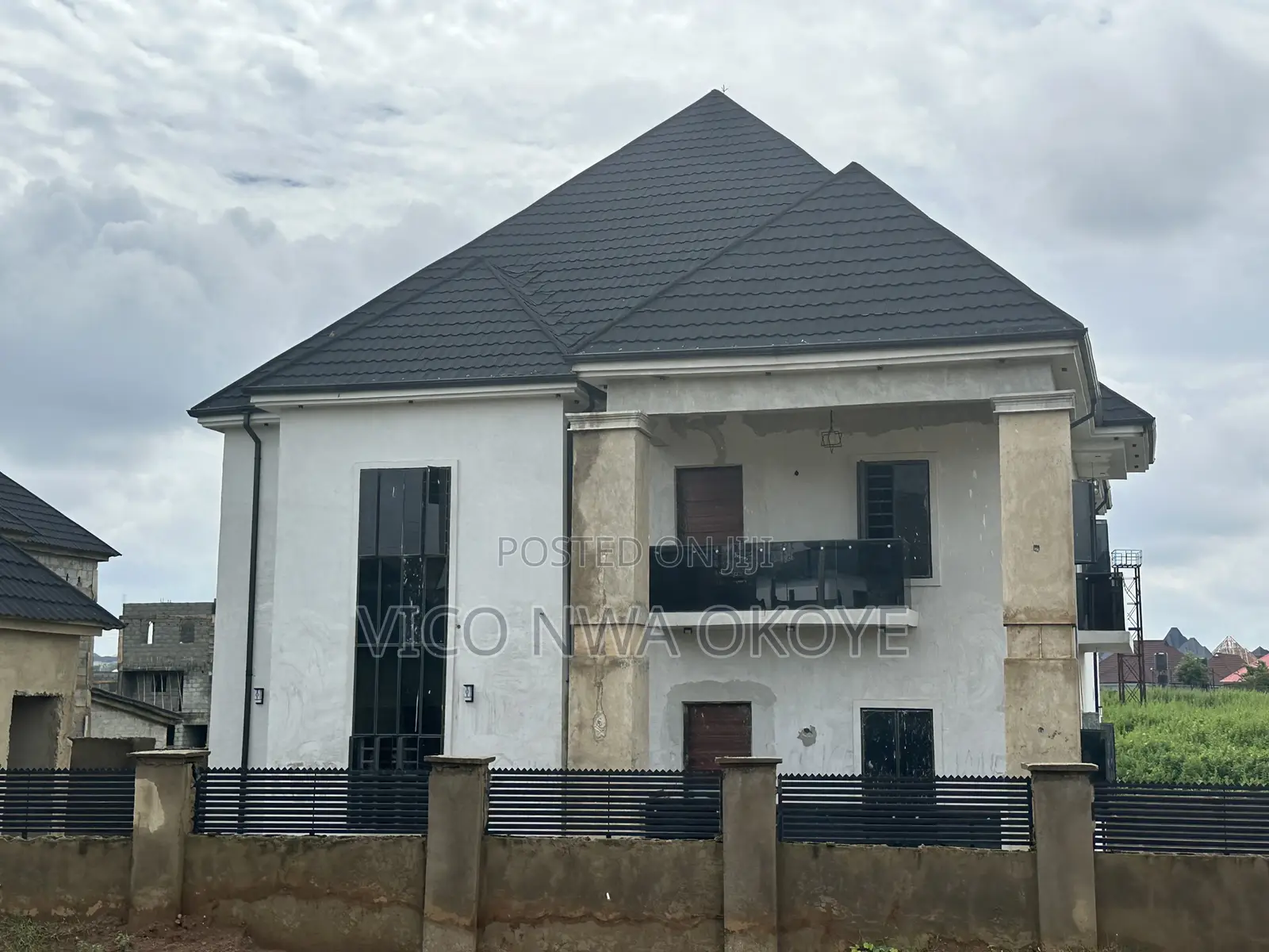 6bdrm Duplex in Seman Estate, Lugbe District for sale in Lugbe District