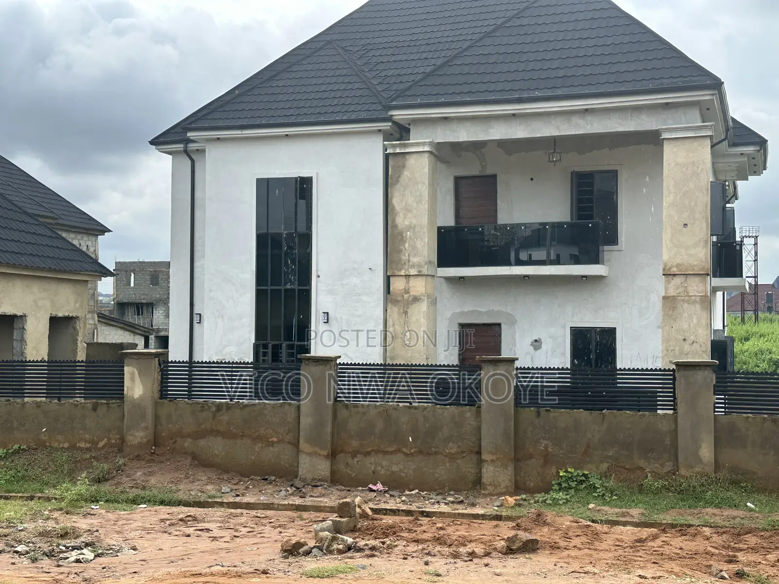 6bdrm Duplex in Seman Estate, Lugbe District for sale in Lugbe District