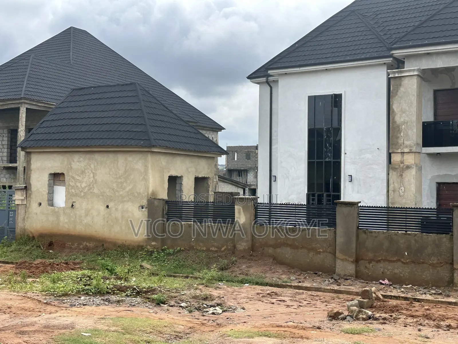 6bdrm Duplex in Seman Estate, Lugbe District for sale in Lugbe District