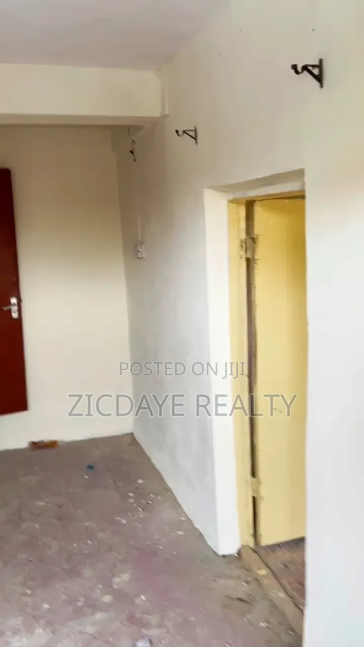 1bdrm Room & Parlour in Community Road, Yaba for rent in Yaba