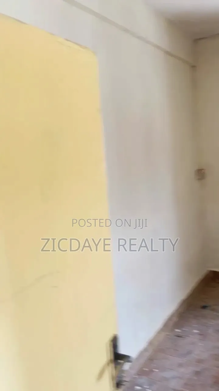 1bdrm Room & Parlour in Community Road, Yaba for rent in Yaba