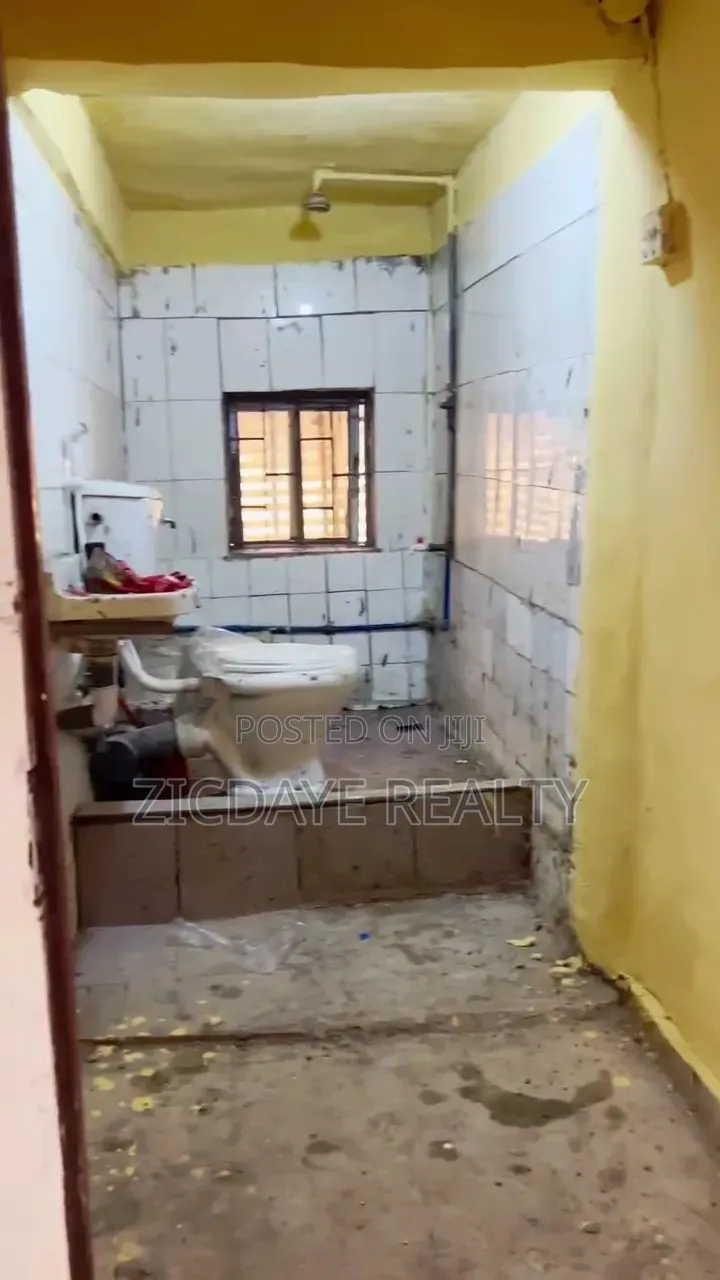 1bdrm Room & Parlour in Community Road, Yaba for rent in Yaba