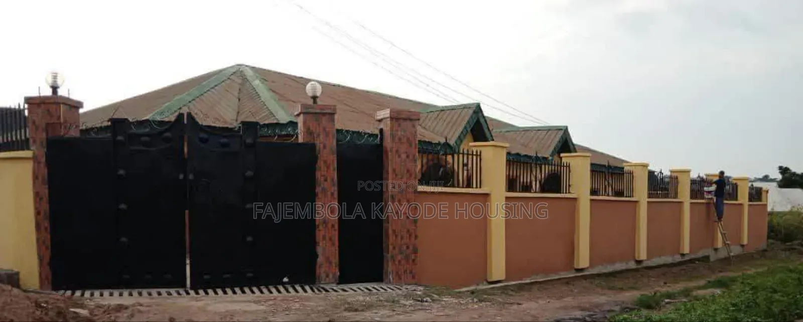 3bdrm Block of Flats in Abike Estate, Akobo for sale in Akobo
