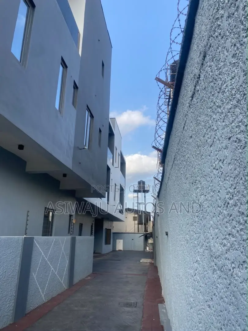 4bdrm Duplex in Abisogun Estate, Ogba for sale in Ogba