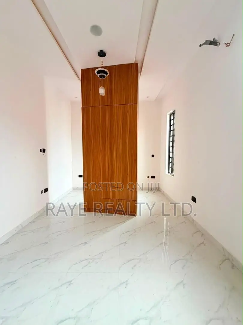 5bdrm Duplex in Omole Phase 2 for sale in Omole Phase 2