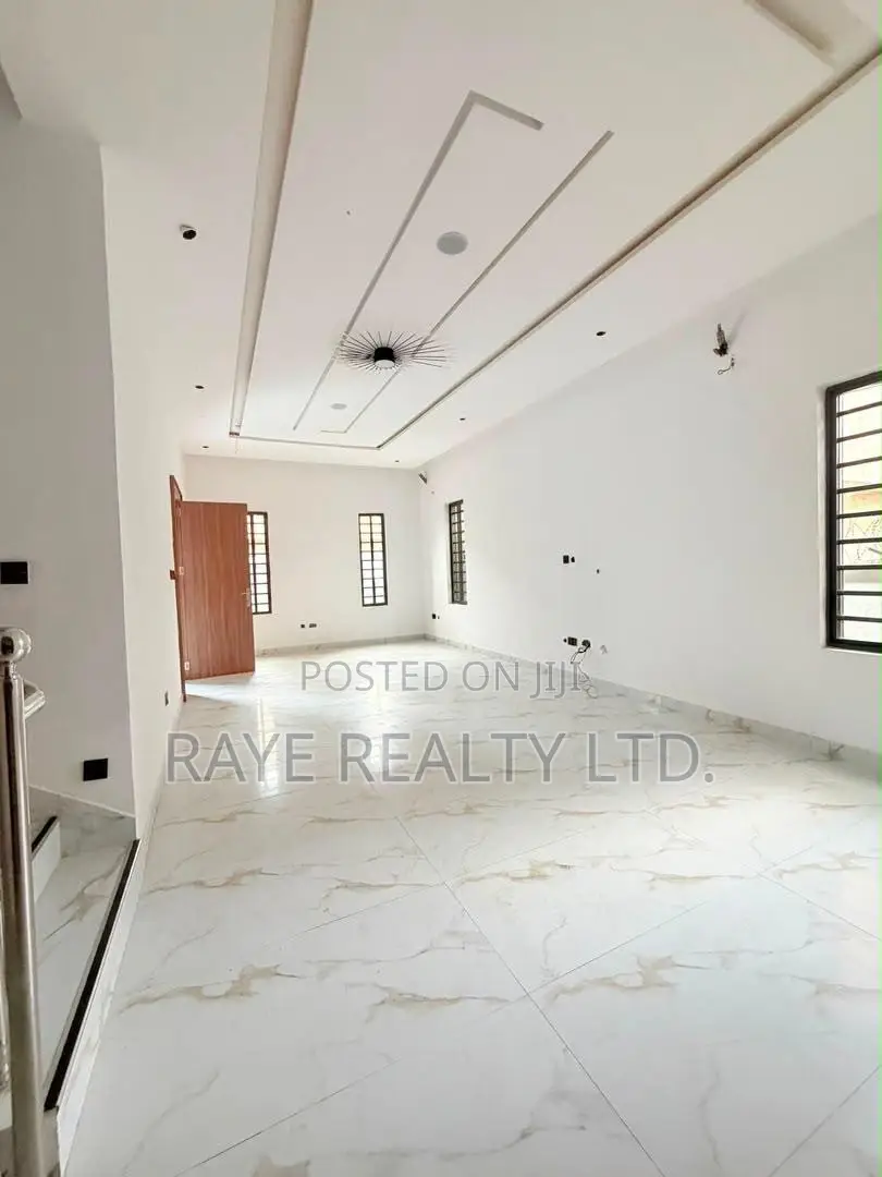 5bdrm Duplex in Omole Phase 2 for sale in Omole Phase 2