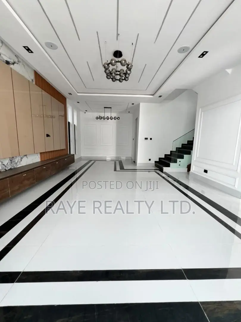 5bdrm Duplex in Chevron for sale in Chevron