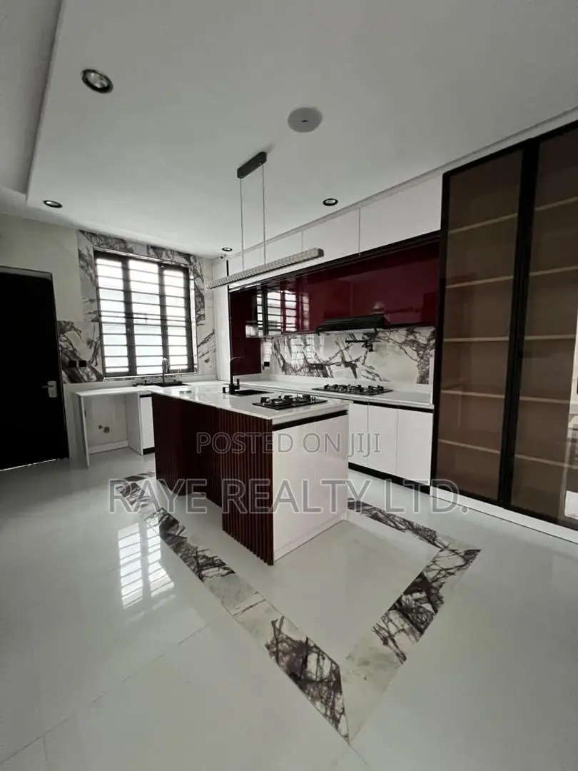 5bdrm Duplex in Chevron for sale in Chevron