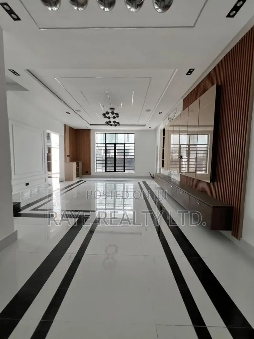 5bdrm Duplex in Chevron for sale in Chevron