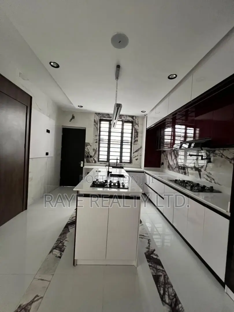 5bdrm Duplex in Chevron for sale in Chevron