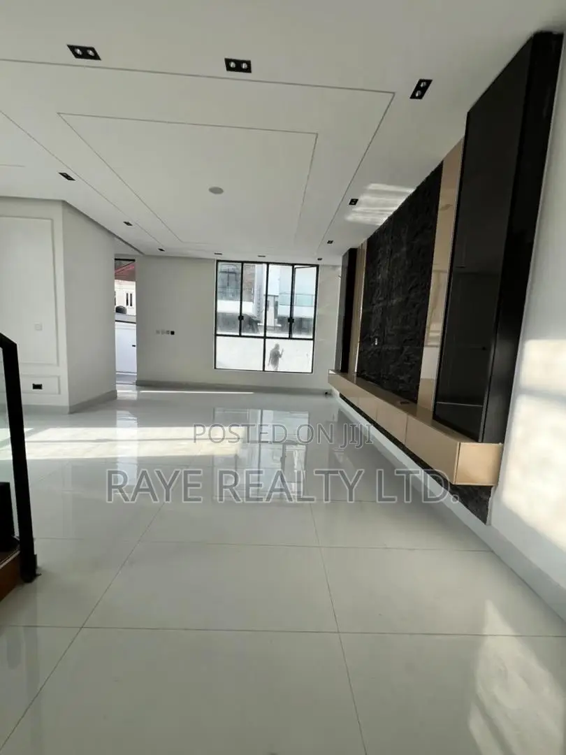 4bdrm Apartment in Chevron for sale in Chevron