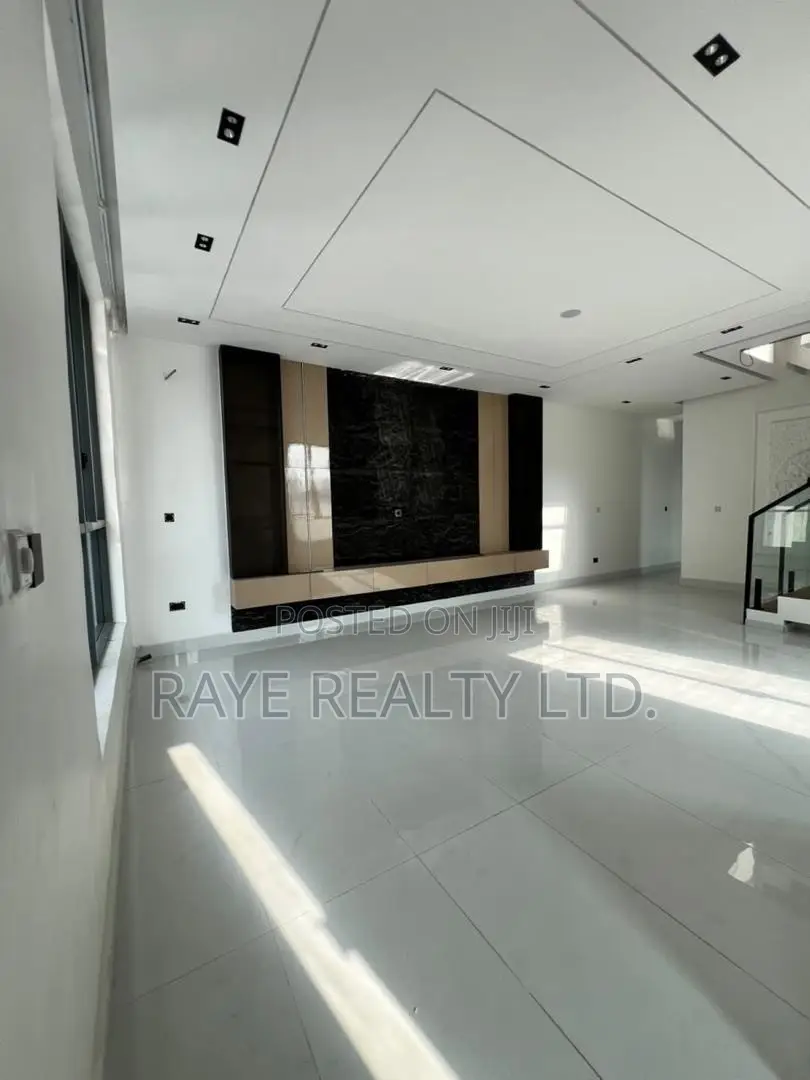 4bdrm Apartment in Chevron for sale in Chevron