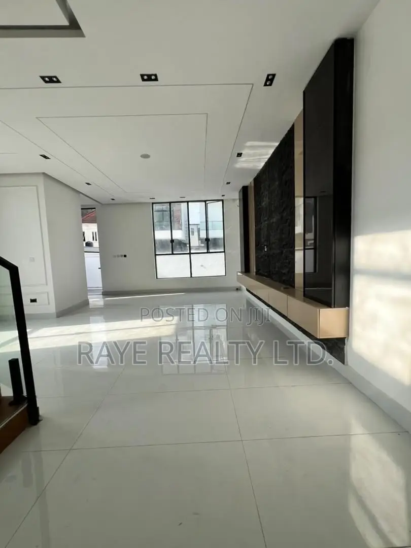 4bdrm Apartment in Chevron for sale in Chevron