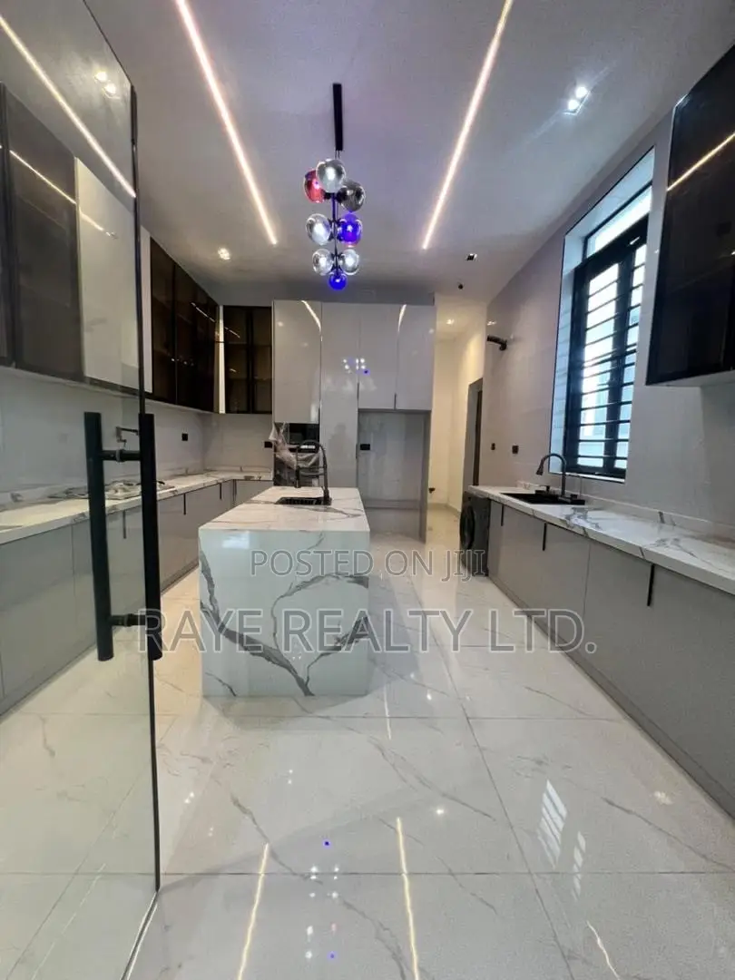 5bdrm Apartment in Chevron for sale in Chevron