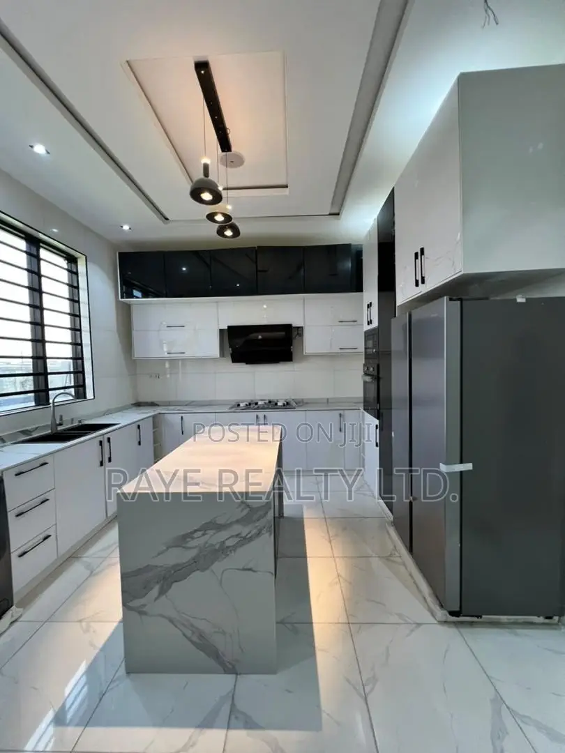 5bdrm Apartment in Chevron for sale in Chevron