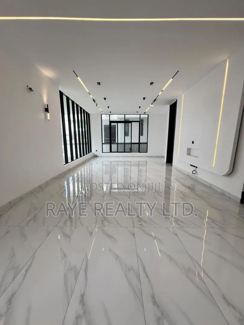 5bdrm Apartment in Chevron for sale in Chevron