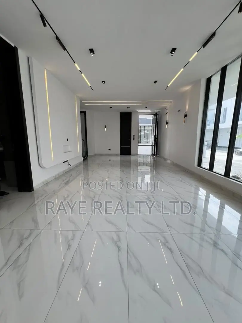 5bdrm Apartment in Chevron for sale in Chevron