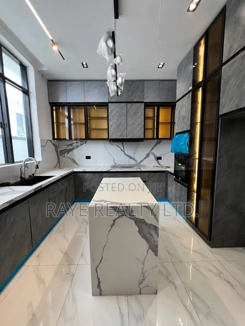5bdrm Apartment in Chevron for sale in Chevron