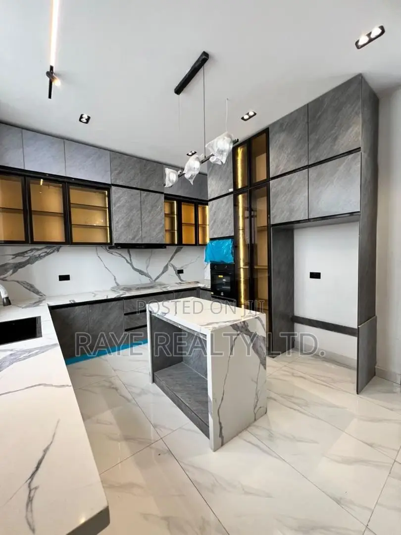 5bdrm Apartment in Chevron for sale in Chevron