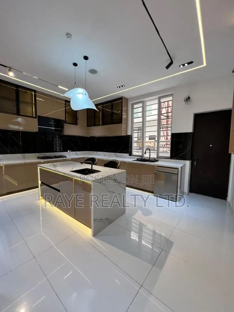 5bdrm Apartment in Chevron for sale in Chevron
