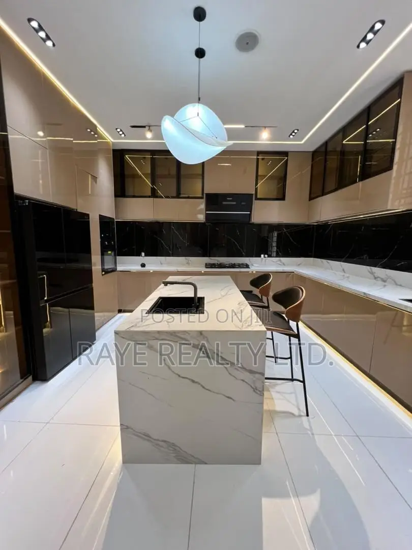 5bdrm Apartment in Chevron for sale in Chevron