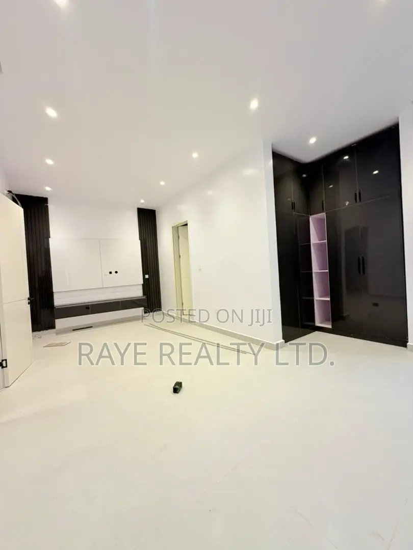 4bdrm Duplex in Adeniyi Jones for sale in Adeniyi Jones