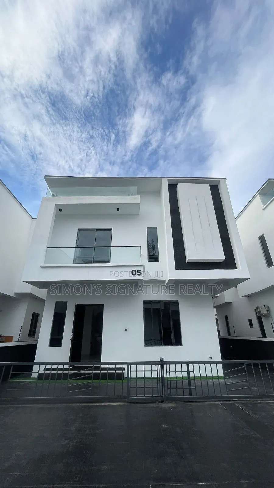 4bdrm Duplex in Idado for sale in Idado