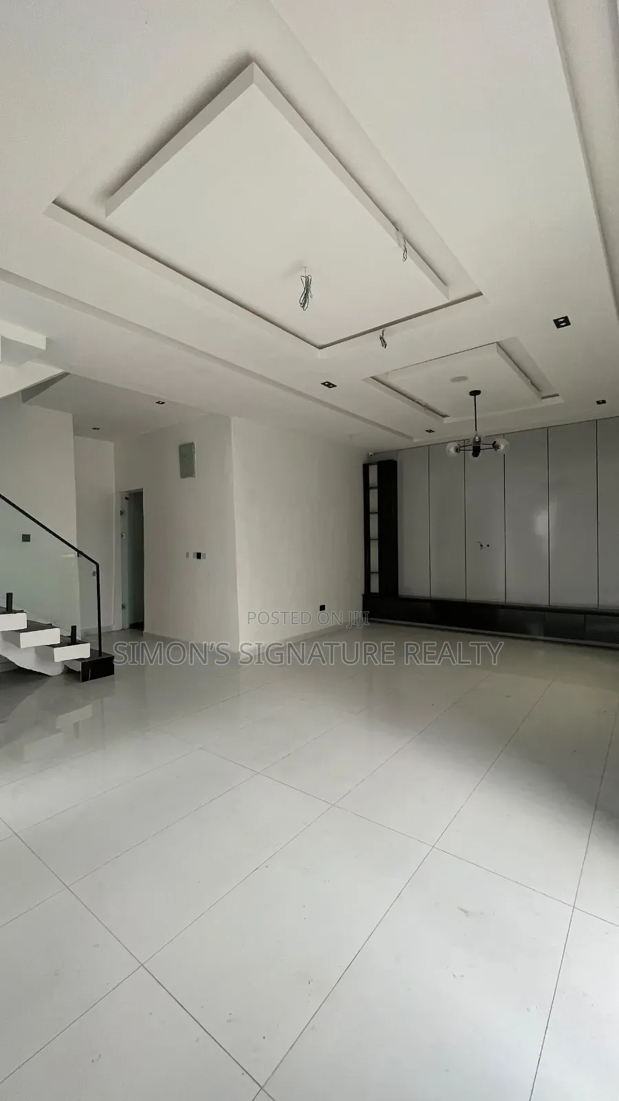 4bdrm Duplex in Idado for sale in Idado