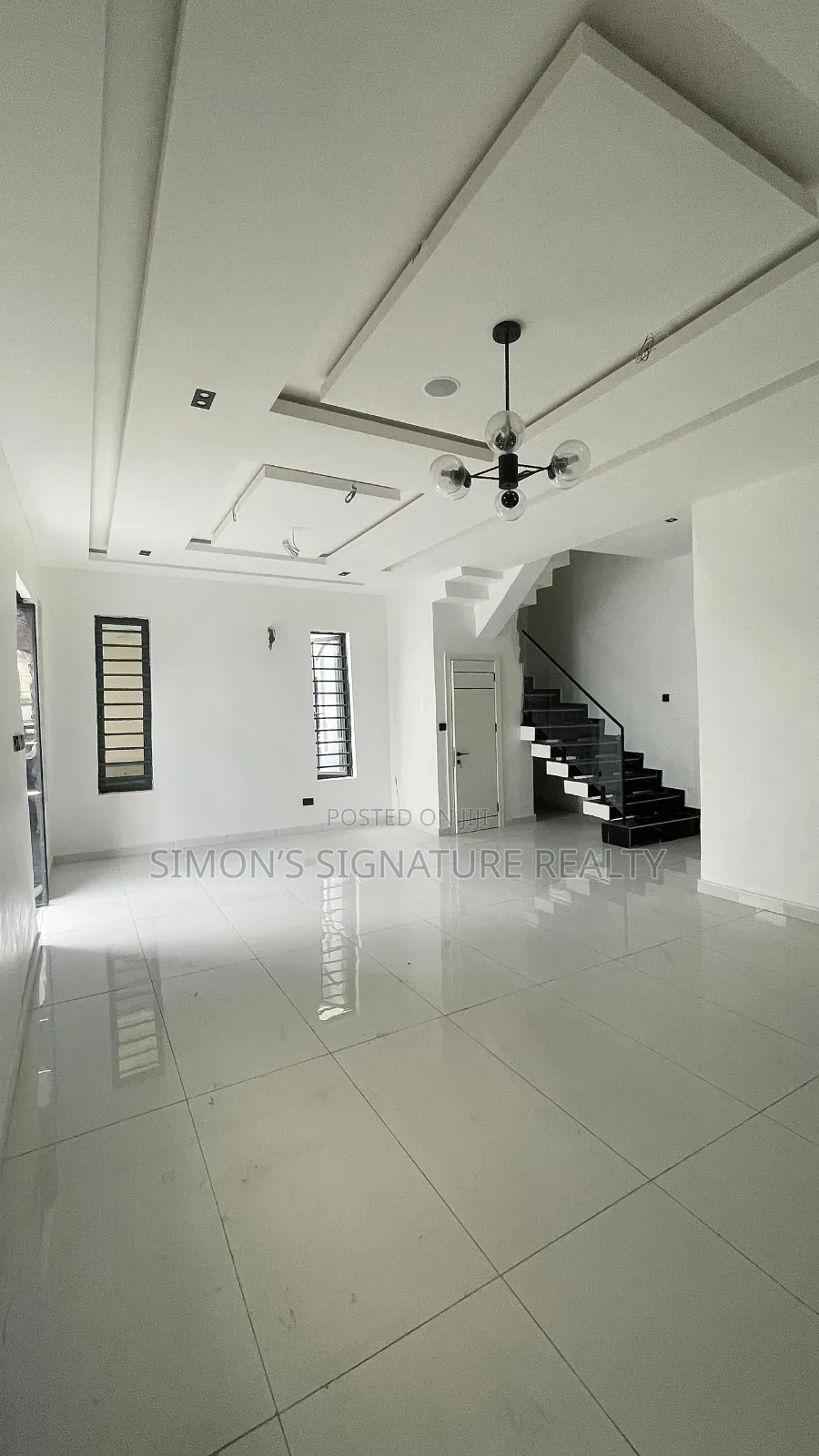 4bdrm Duplex in Idado for sale in Idado