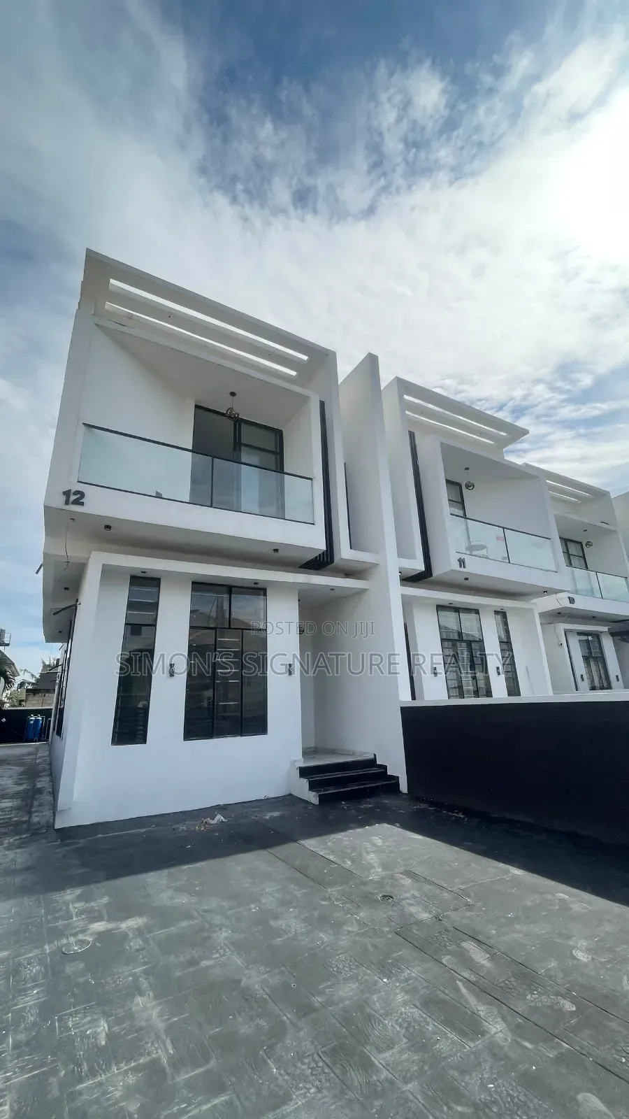 4bdrm Duplex in Idado for sale in Idado
