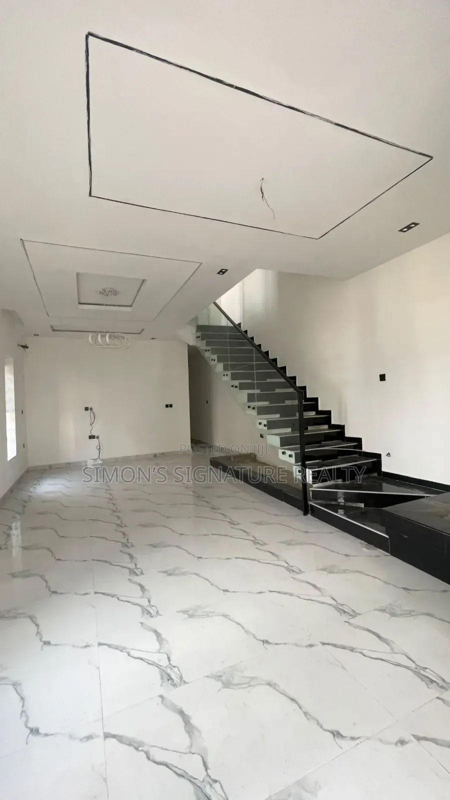 4bdrm Duplex in Idado for sale in Idado