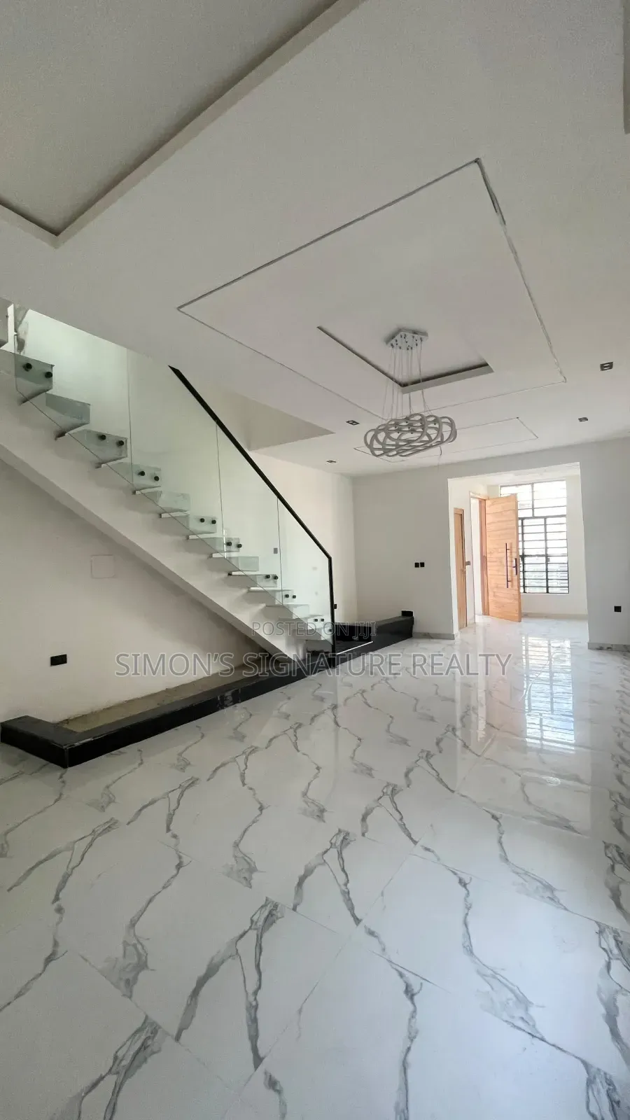 4bdrm Duplex in Idado for sale in Idado