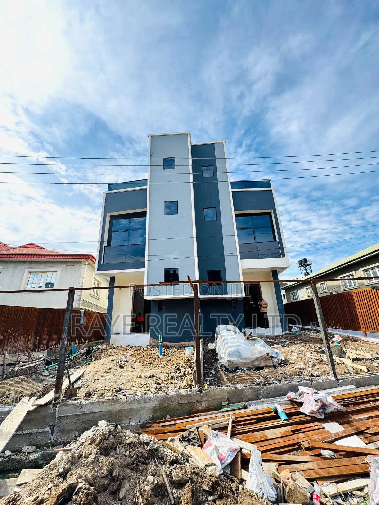 4bdrm Duplex in Gbagada for sale in Gbagada