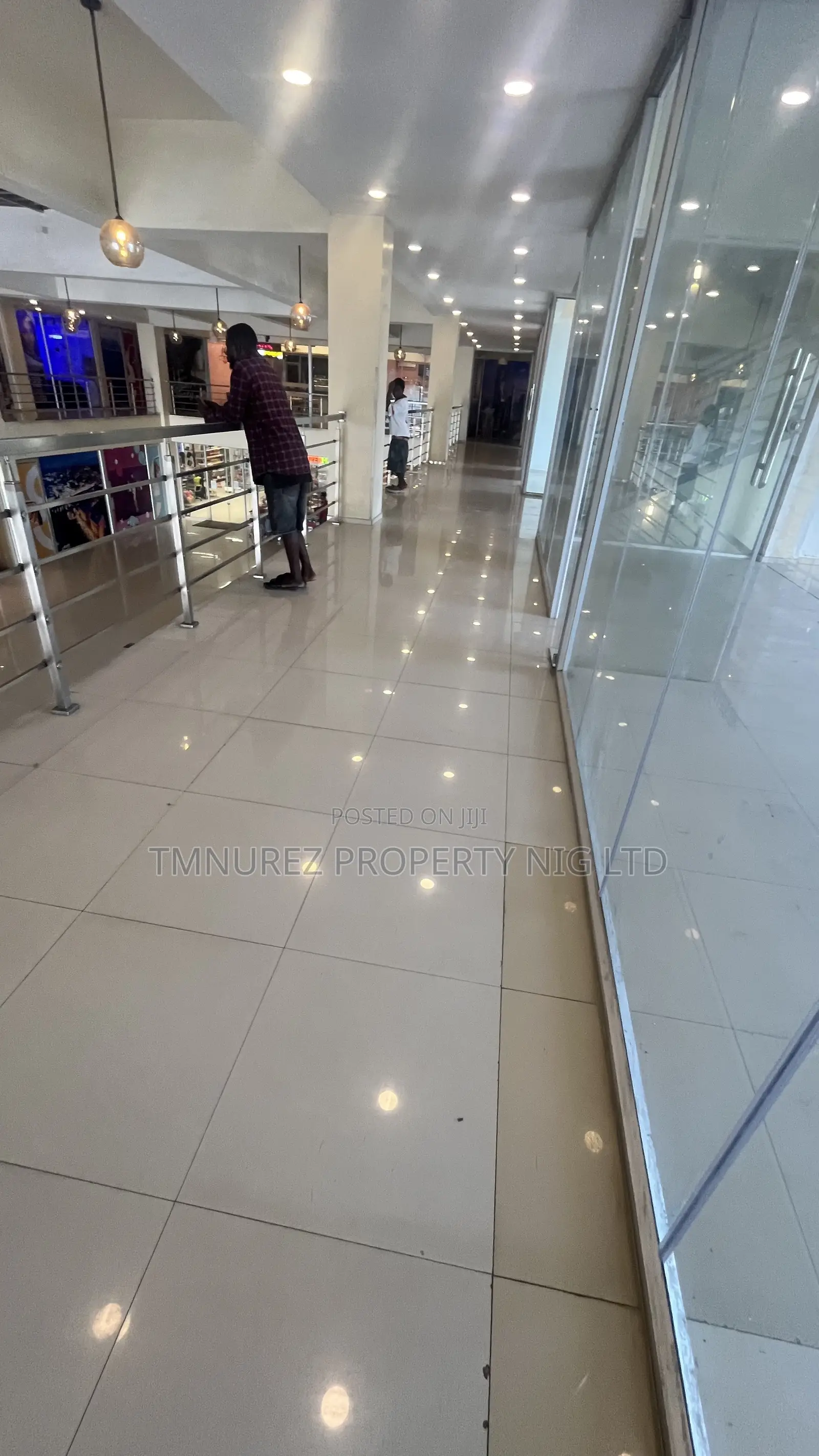 Big Showroom Shop in a Very Nice Mall in Chevron