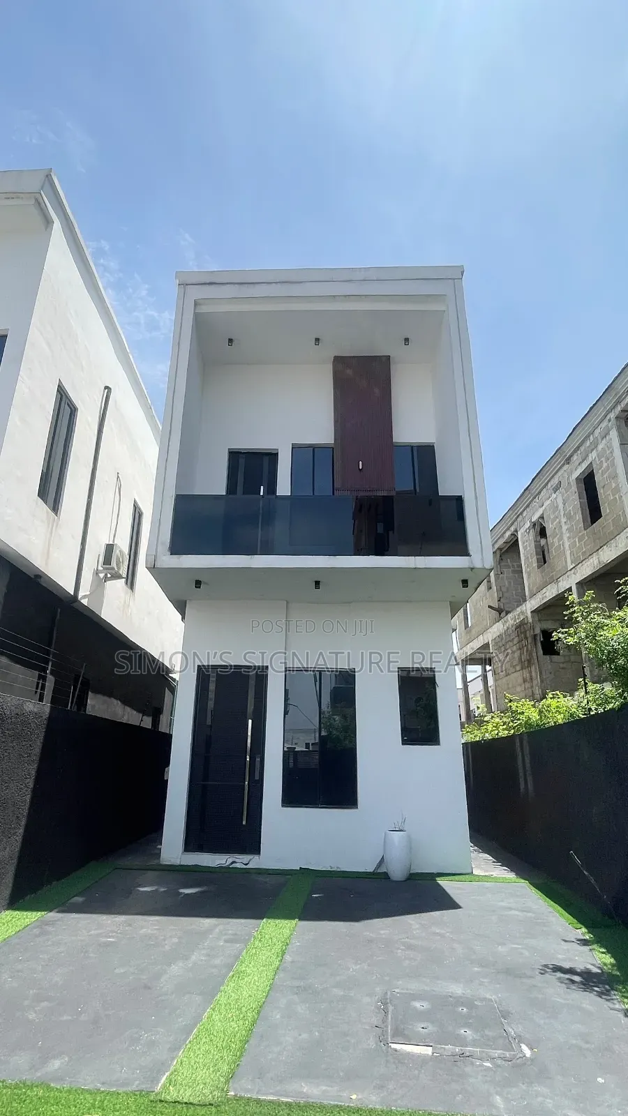 5bdrm Duplex in Chevron for sale in Chevron