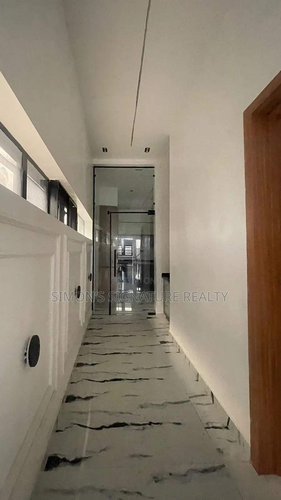 5bdrm Duplex in Chevron for sale in Chevron