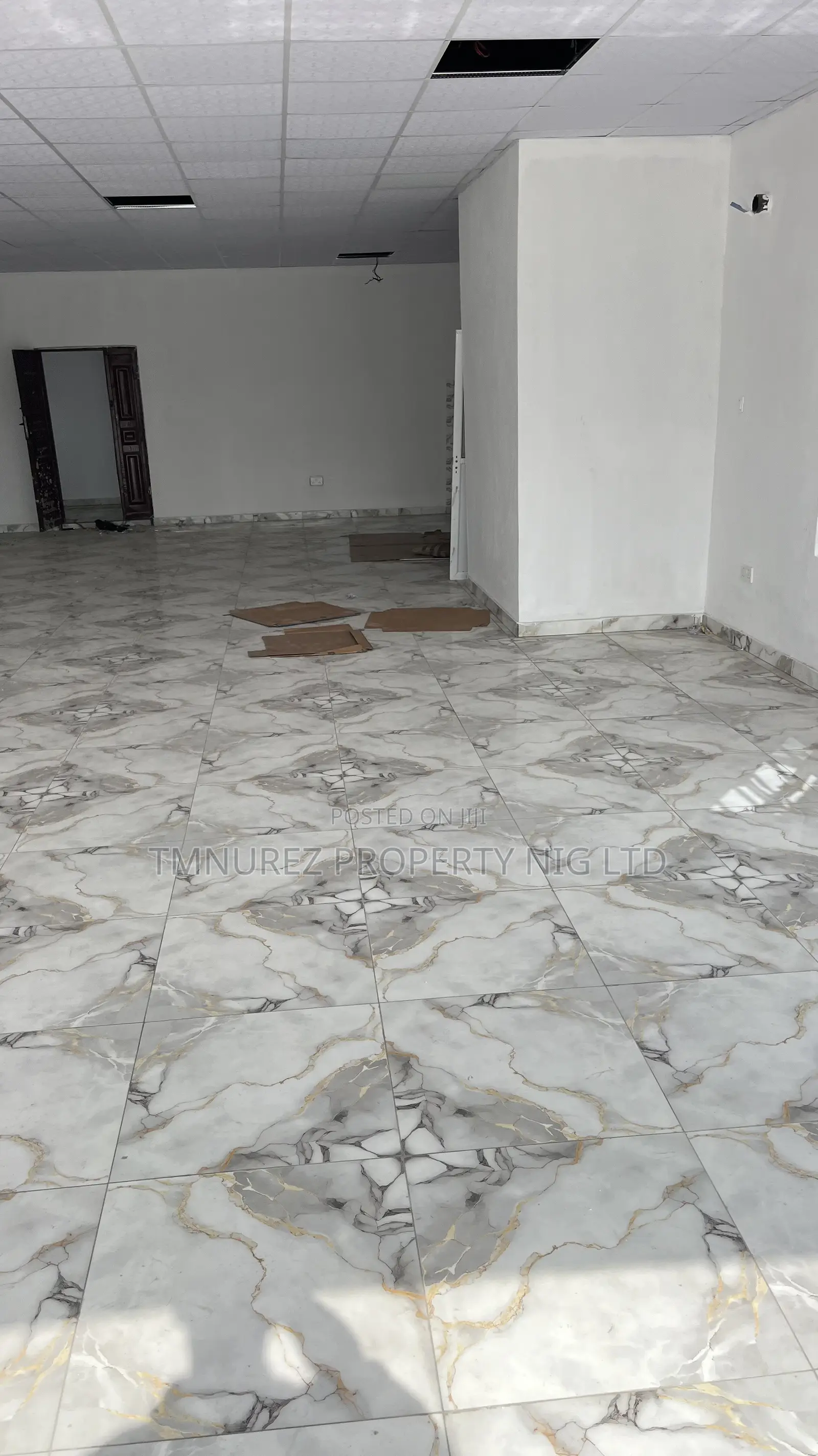 Big Showroom Shop on the Groundfloor in Ado / Ajah