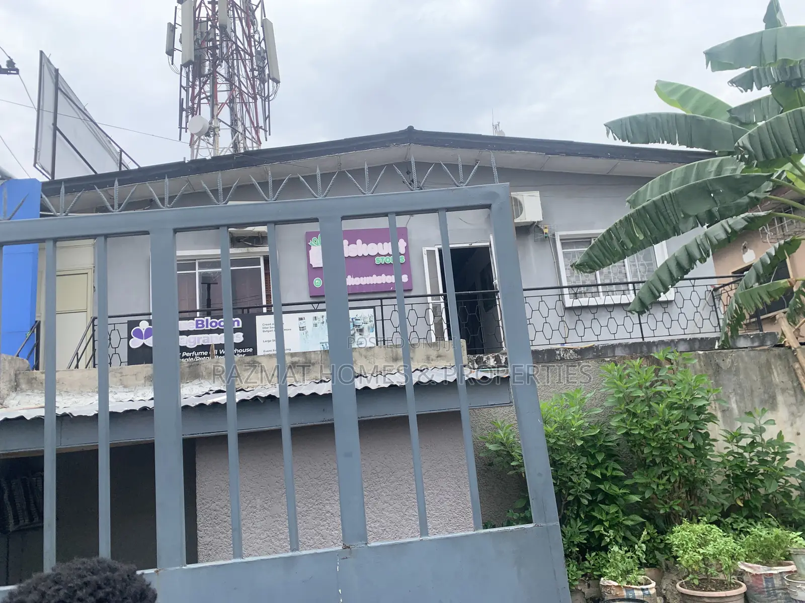 3bdrm Block of Flats in Bode Thomas for sale in Bode Thomas